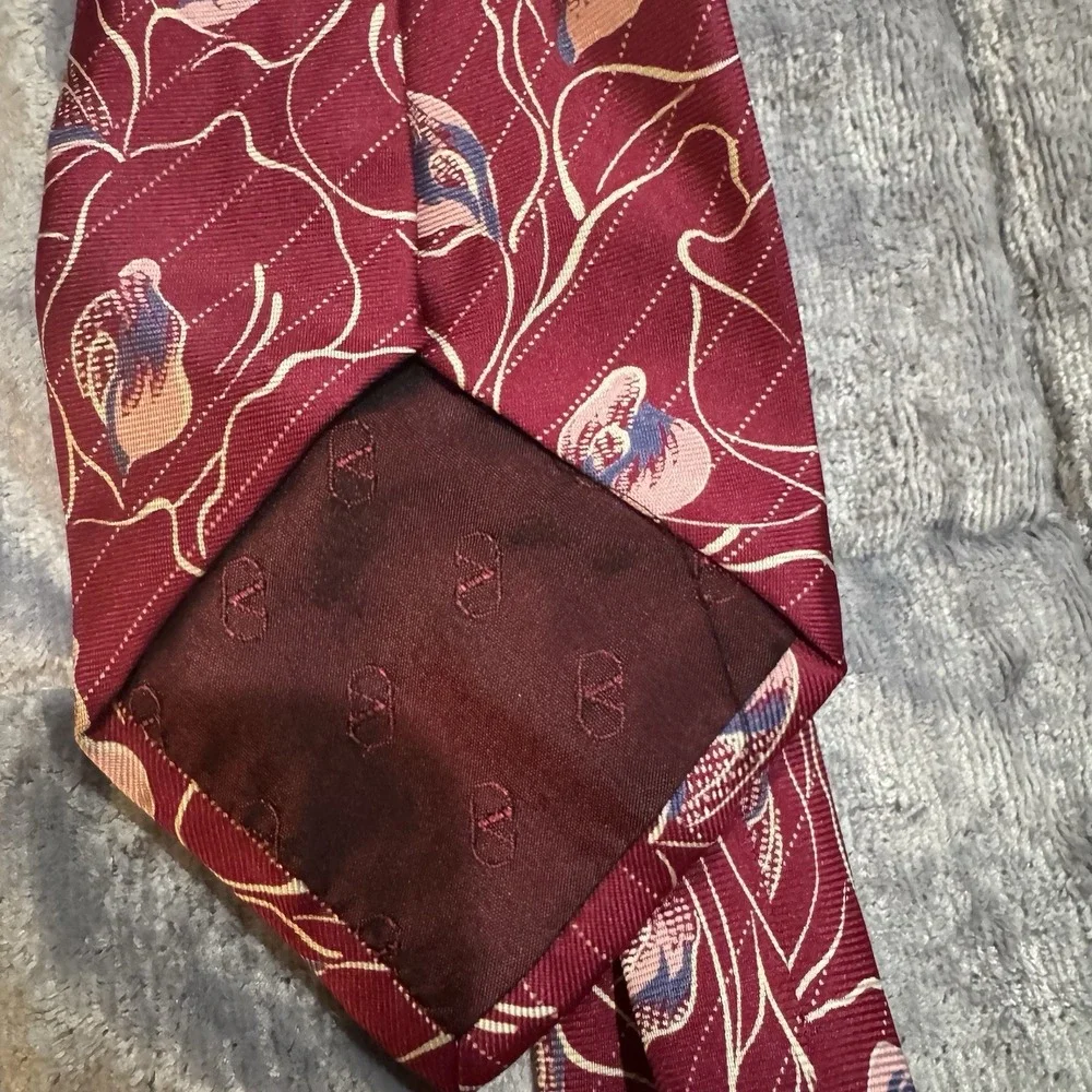 Lot Of 2 Valentino Cravatte Men's Silk Neck Ties Italy Ivory Striped Red Print‎